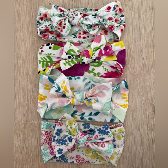 Set of 4 - Baby Bling Bows in different spring flower patterns - Picture 1 of 2
